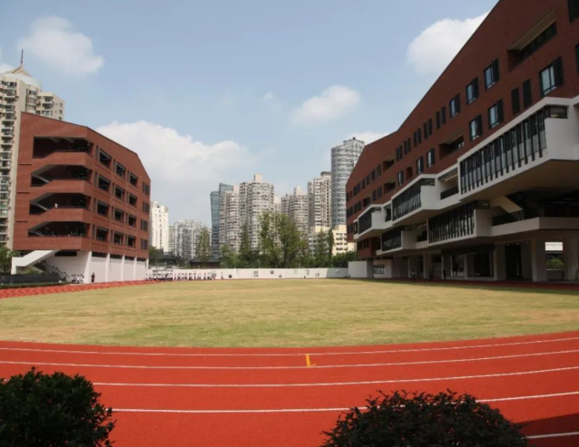 新学期师生的到来变革强师让教育质量节节攀升硬件上台阶